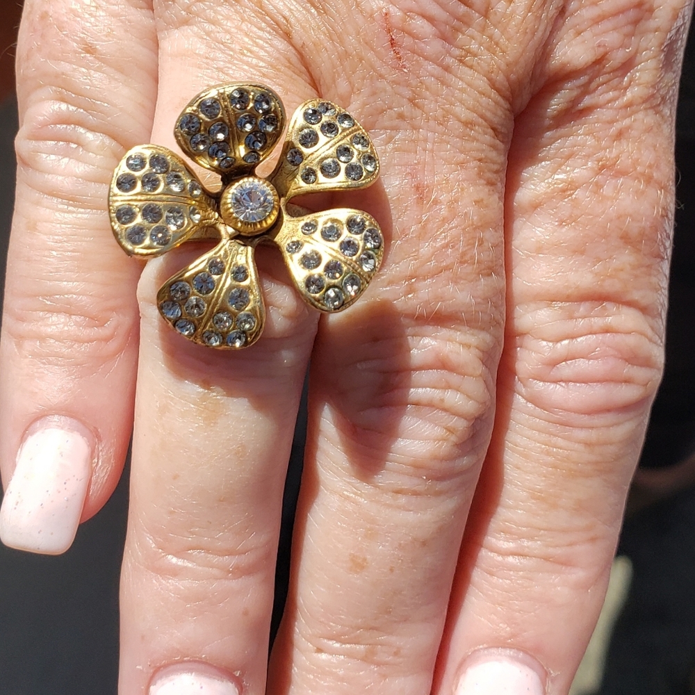 Cute Ring - Picture 2 of 3